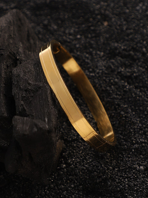 The Halo-Lined Bangle Bracelet