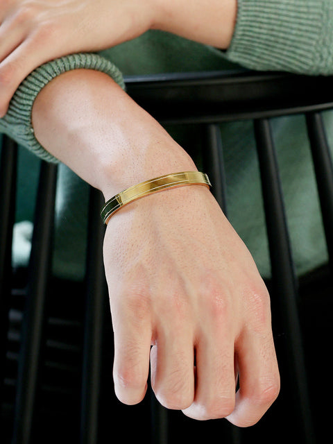 The Halo-Lined Bangle Bracelet