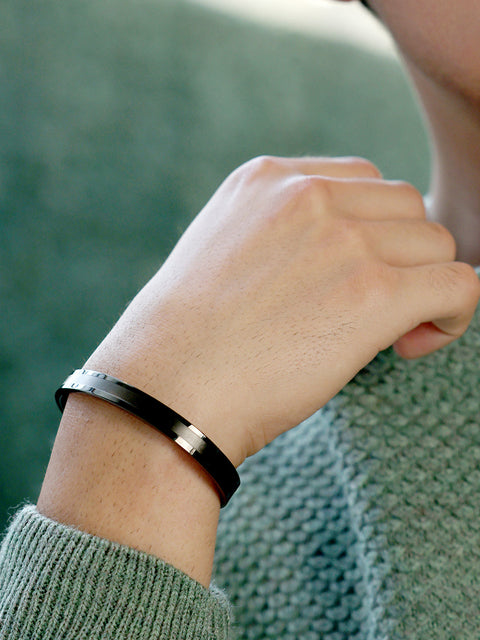 The Halo-Lined Bangle Bracelet