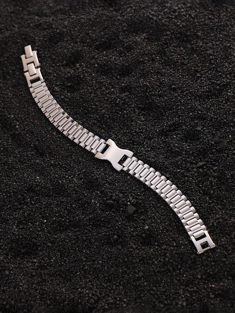 The Buckle-H-Link Chain Bracelet