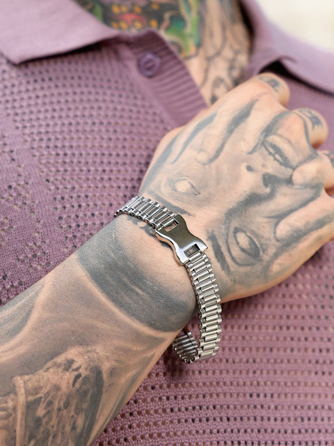 The Buckle-H-Link Chain Bracelet