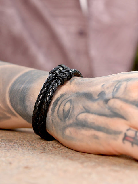 The Barrel-Braid Leather Bracelet