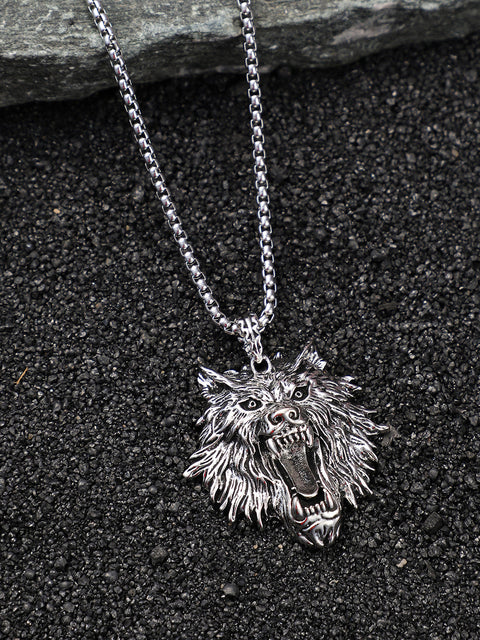 The Leo Pendant Necklace - Metallic Silver