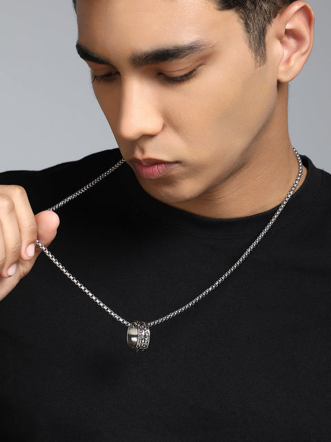 The Regal-Halo Pendant Necklace - Metallic Silver