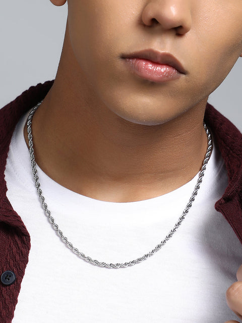The Minimal-Twist Chain Necklace - Metallic Silver